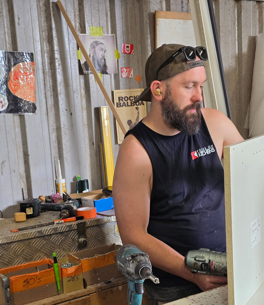 Earbuds for Noisy Worksite Calls: Why Most Fail and What to Look For